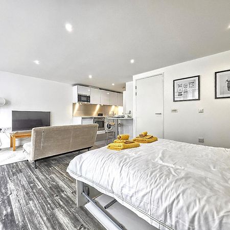 City Waterside, Old Street, Angel, Entire Private Apartment Лондон Экстерьер фото