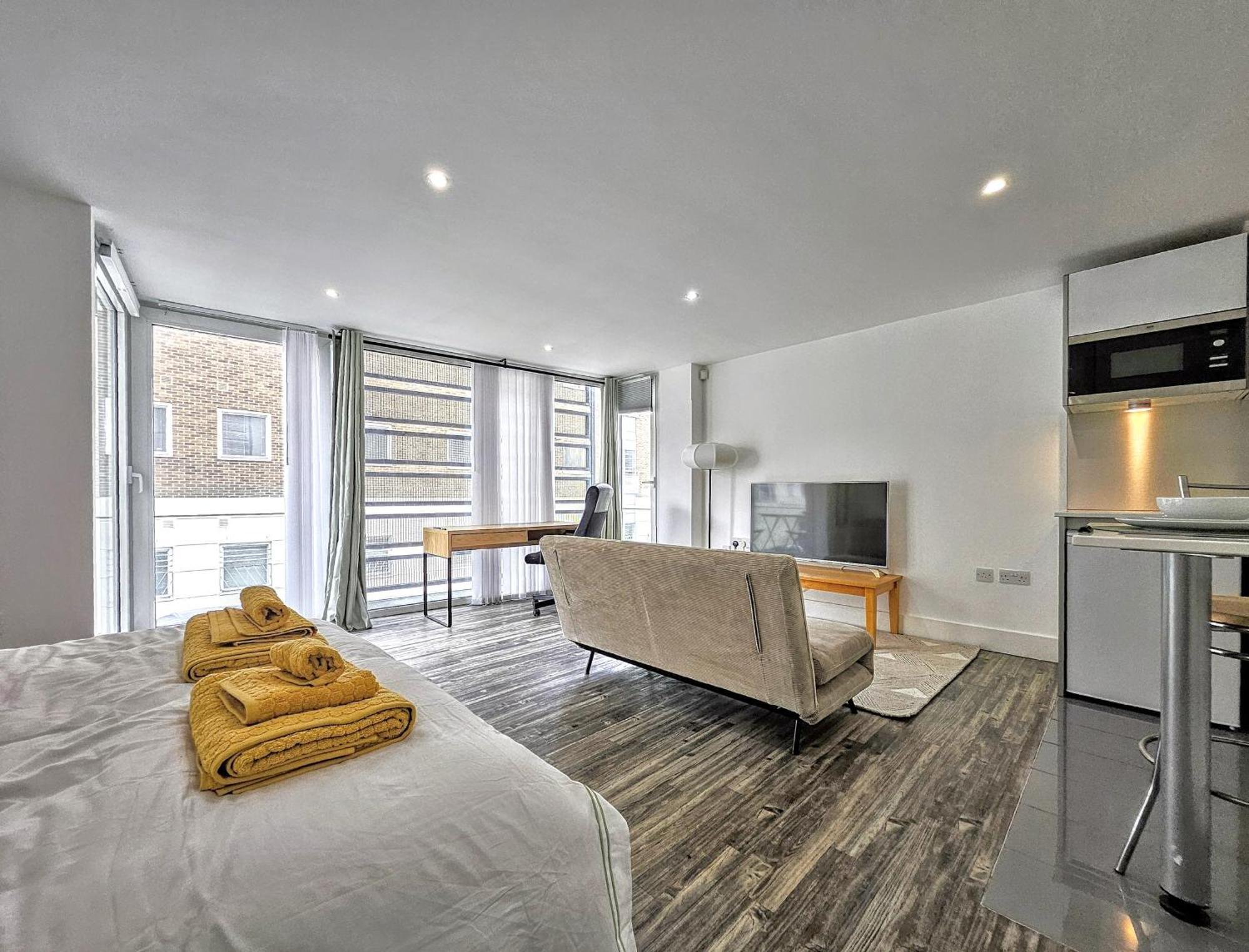 City Waterside, Old Street, Angel, Entire Private Apartment Лондон Экстерьер фото