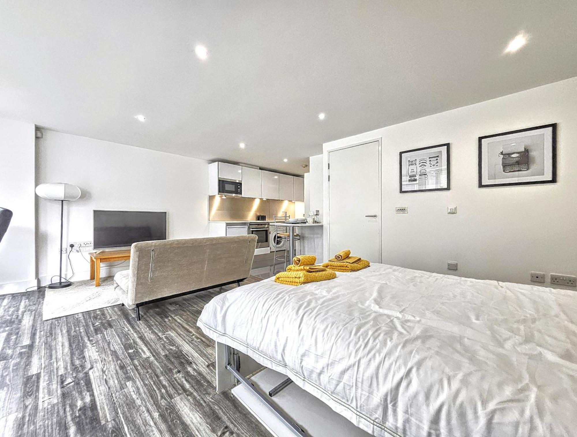 City Waterside, Old Street, Angel, Entire Private Apartment Лондон Экстерьер фото